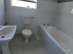 2 Bedroom Cottage/Garden Flat to Rent in Borrowdale West