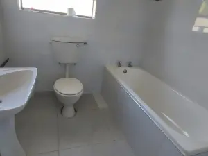 2 Bedroom Cottage/Garden Flat to Rent in Borrowdale West