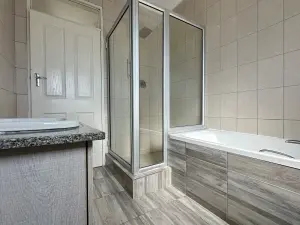 Townhouse/Complex/Cluster to Rent in Newlands