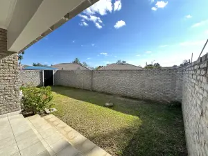 Townhouse/Complex/Cluster to Rent in Newlands