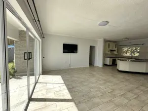 Townhouse/Complex/Cluster to Rent in Newlands