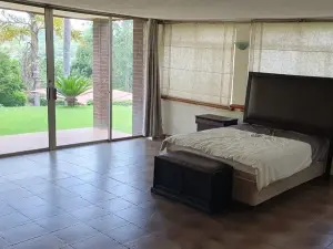 5 Bedroom House to Rent in Greystone Park