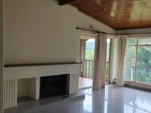 5 Bedroom House to Rent in Greystone Park