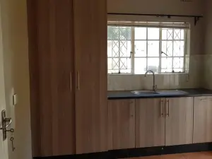 4 Bedroom House to Rent in Alexandra Park