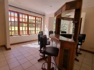 5 Bedroom House to Rent in Glen Lorne