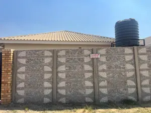 4 Bedroom House to Rent in Glen Norah