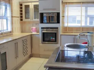 4 Bedroom House to Rent in Helensvale