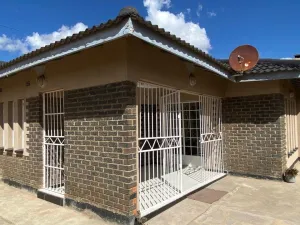 3 Bedroom House to Rent in Zimre Park
