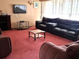 4 Bedroom House to Rent in Ridgeview