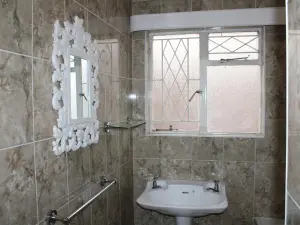 4 Bedroom House to Rent in Upper Hillside