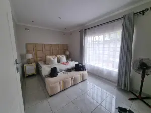 2 Bedroom Cottage/Garden Flat to Rent in Borrowdale West