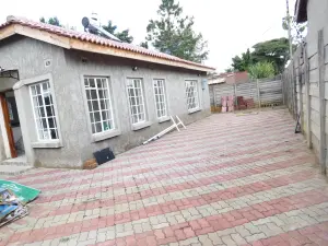 2 Bedroom Cottage/Garden Flat to Rent in Borrowdale West