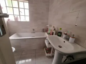 2 Bedroom Cottage/Garden Flat to Rent in Borrowdale West