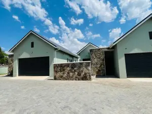 Townhouse/Complex/Cluster to Rent in Borrowdale West
