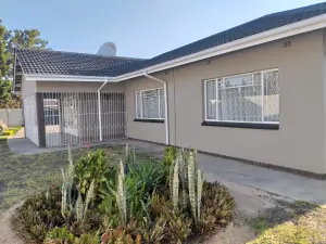 4 Bedroom House to Rent in Greengrove