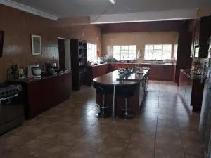 6 Bedroom House to Rent in Glen Lorne