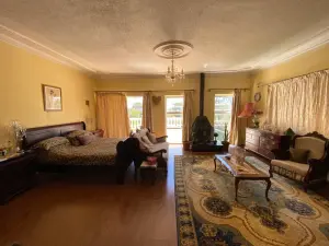 6 Bedroom House to Rent in Glen Lorne