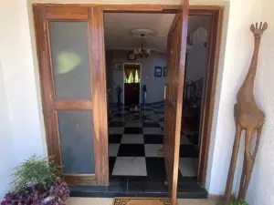 6 Bedroom House to Rent in Glen Lorne