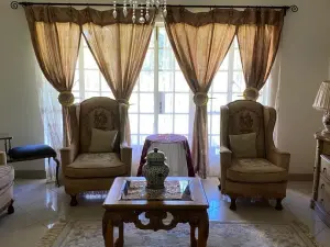 6 Bedroom House to Rent in Glen Lorne