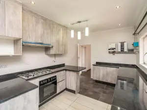 3 Bedroom House to Rent in Greystone Park
