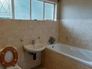 3 Bedroom House to Rent in Greystone Park