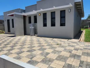 Townhouse/Complex/Cluster to Rent in Greendale North