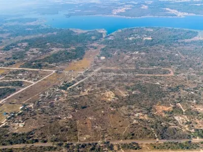 Stand for Sale in Lake Chivero