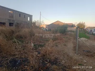Stand for Sale in Redcliff