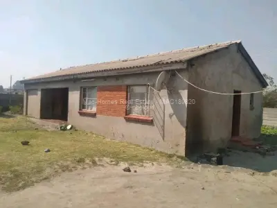 Commercial Stand for Sale in Waterfalls