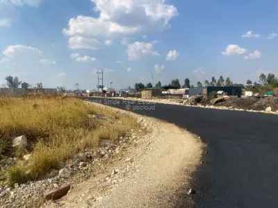 Commercial Stand for Sale in Waterfalls