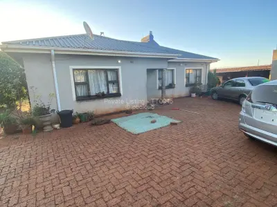 Cottage/Garden Flat for Sale in Mount Pleasant Heights