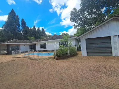 Spacious 4 Bed House Ideal For Offices