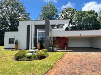 Upmarket Townhouse - Helensvale