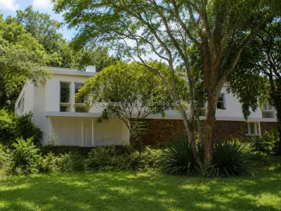 House for Sale in Greystone Park
