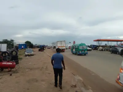 Commercial Stand for Sale in Waterfalls