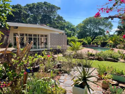 Private Family Home In Burnside