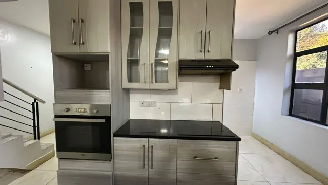 Townhouse/Complex/Cluster to Rent in Belgravia