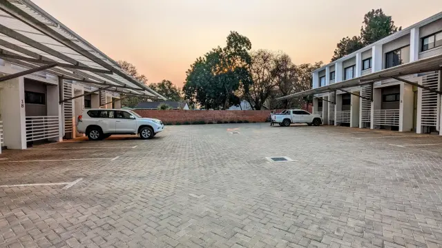 Townhouse/Complex/Cluster to Rent in Newlands