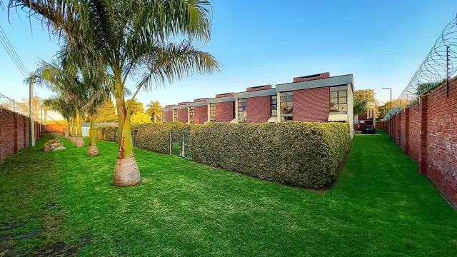 Townhouse/Complex/Cluster to Rent