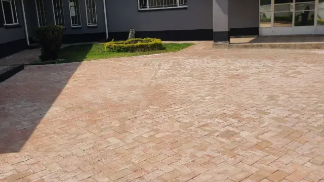 Commercial Property to Rent in Avondale