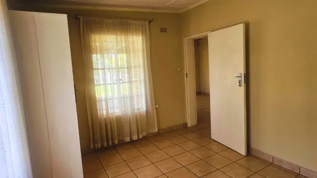 4 Bedroom Cottage/Garden Flat to Rent in Borrowdale