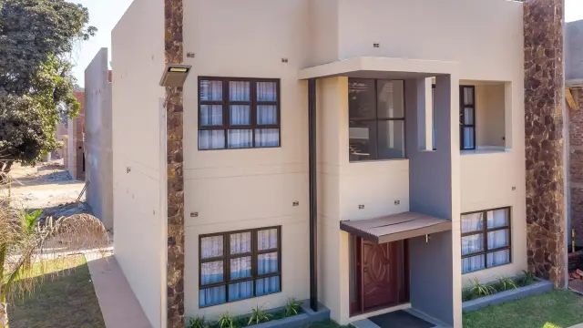Townhouse/Complex/Cluster to Rent