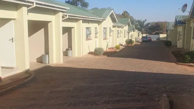 Townhouse/Complex/Cluster to Rent