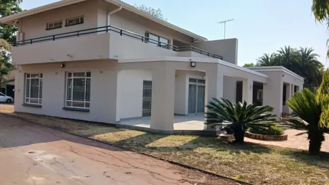 4 Bedroom House to Rent in Alexandra Park