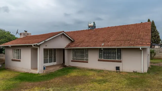 3 Bedroom House to Rent in Haig Park