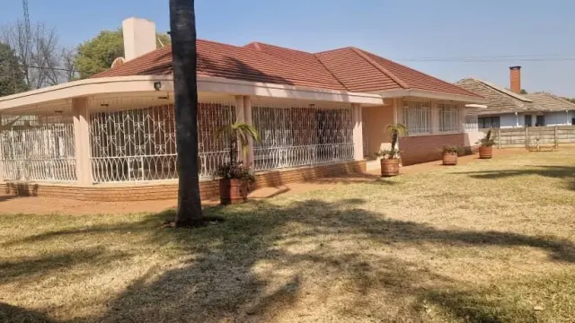 4 Bedroom House to Rent in Milton Park