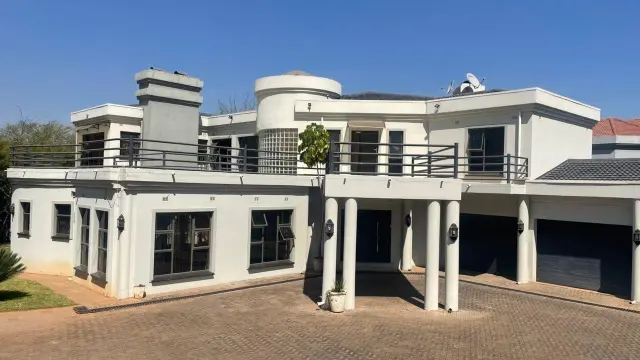 4 Bedroom House to Rent in Borrowdale Brooke