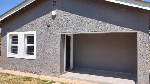 2 Bedroom Cottage/Garden Flat to Rent in Borrowdale West