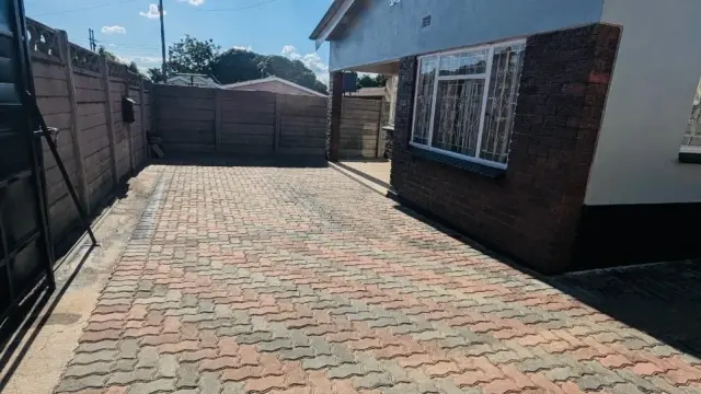 6 Bedroom House to Rent in Sunningdale
