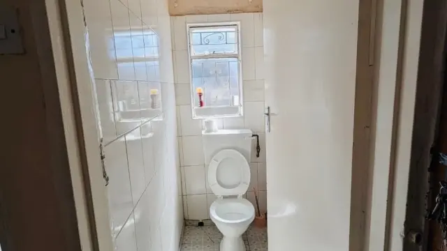 6 Bedroom House to Rent in Sunningdale
